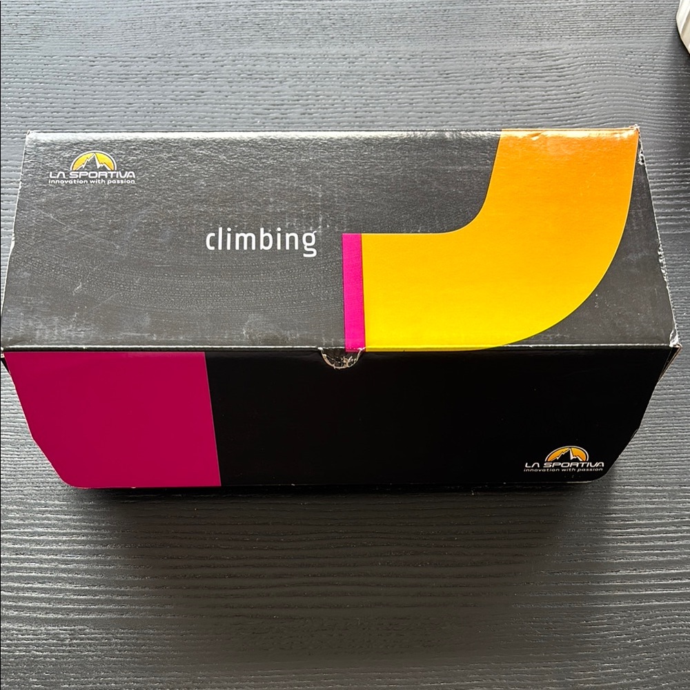 La Sportiva Black Climbing Shoes - Tarantula Black/Poppy